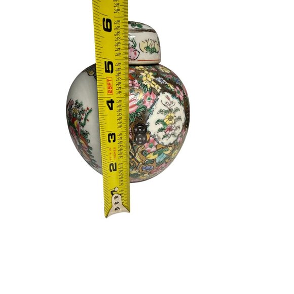 Chinese Rose Medallion Porcelain Ginger Jar Hand Painted Floral and Figures - Picture 9 of 10